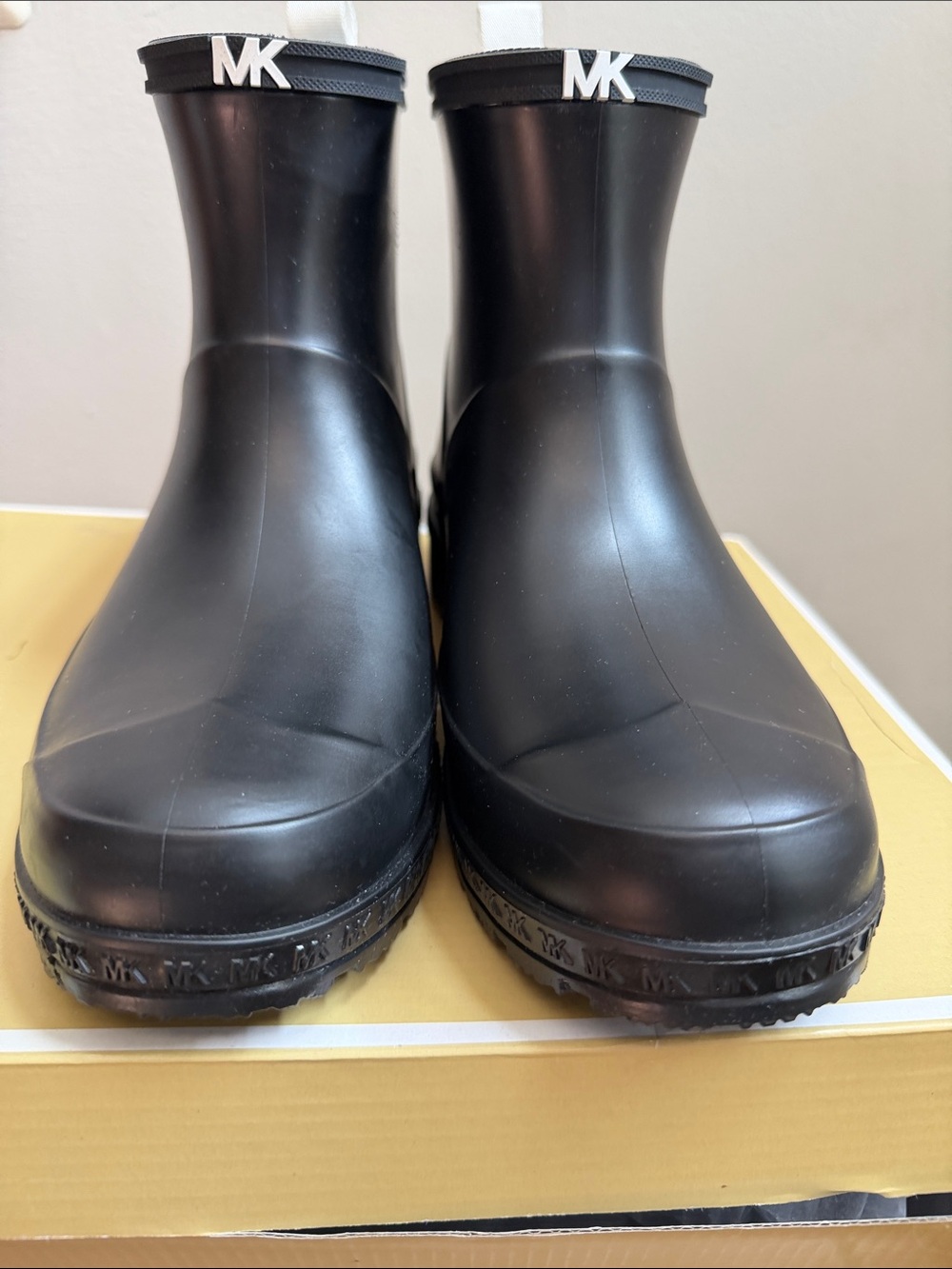 🌟🌟🌟🌟🌟Michael Kors Black Rubber Logo Cuff Rain Boots